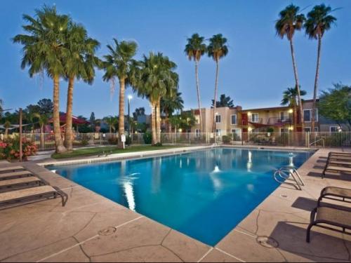 Scottsdale Gateway Exterior and Clubhouse