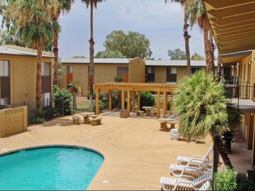 The Standard Tempe Exterior and Clubhouse