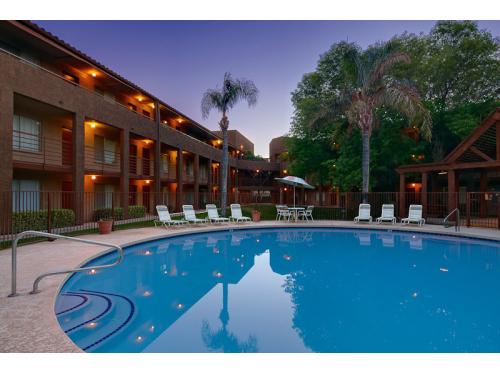 Arbour Park Tempe Exterior and Clubhouse