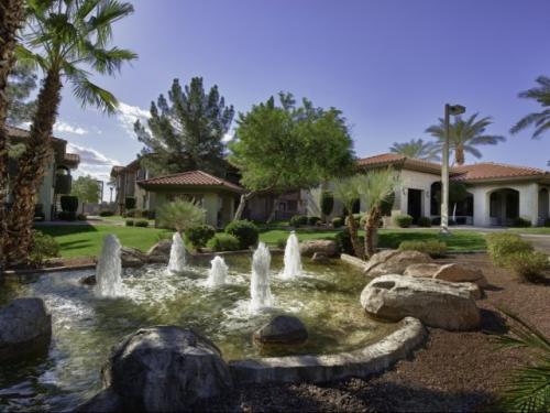 The Palms on Scottsdale Exterior and Clubhouse