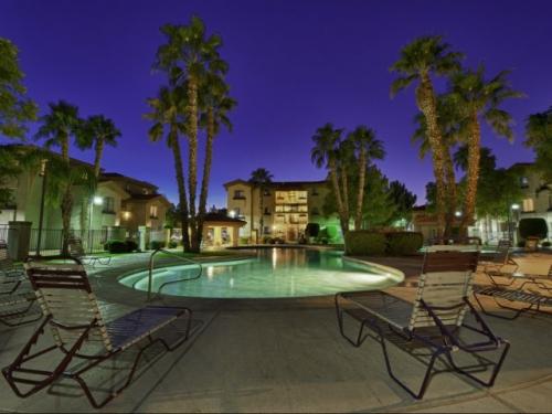 The Palms on Scottsdale Exterior and Clubhouse