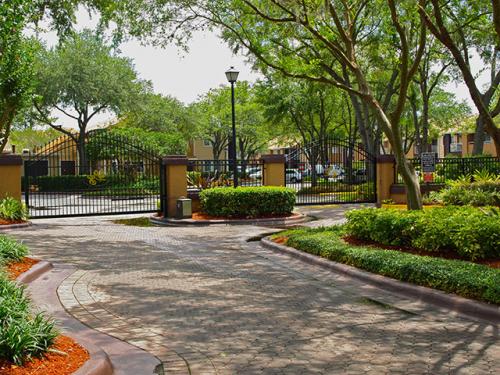 The Park at Sutton Place Winter Park Exterior and Clubhouse