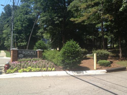 The Summit at Avent Ferry Raleigh Exterior and Clubhouse