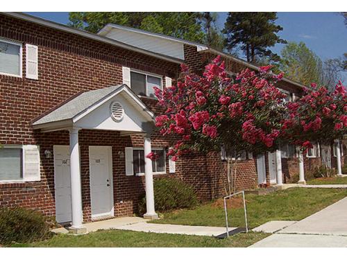 University Apartments and Centennial Townhomes Raleigh Exterior and Clubhouse