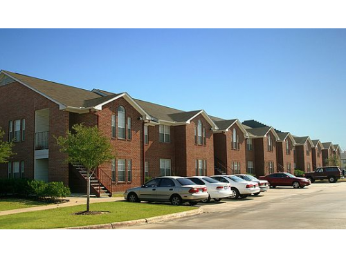 Fox Meadows College Station Exterior and Clubhouse