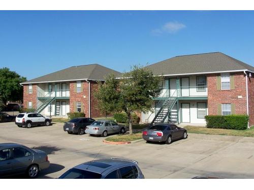 Hillstone on the Parkway College Station Exterior and Clubhouse